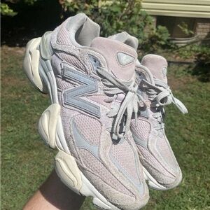 New Balance men’s Gray Sneakers